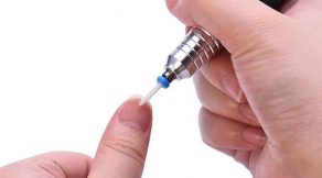 avrupa-manikur-yapiliyor